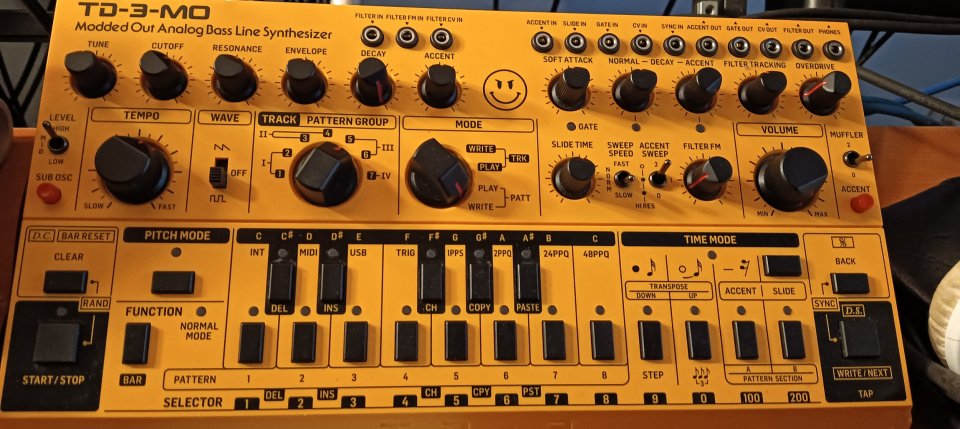 Behringer Td3 MO + Yamaha Fx500