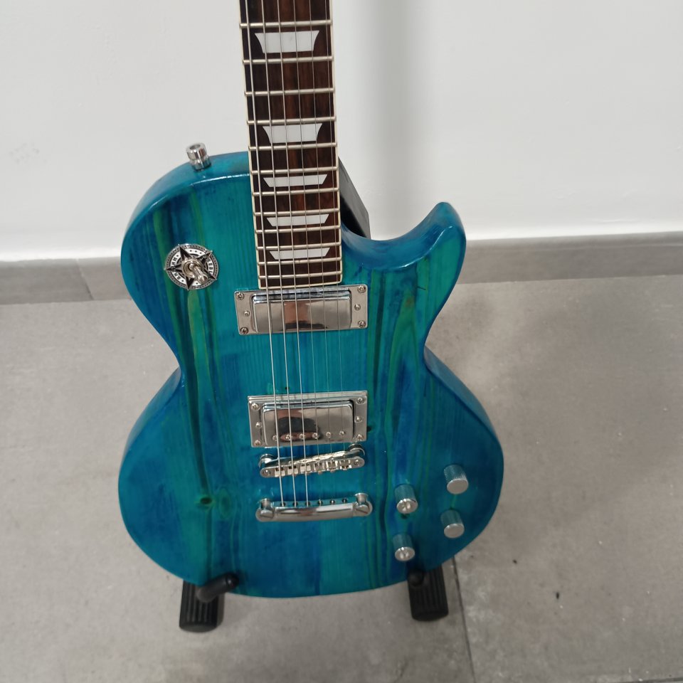 Guitarra eléctrica tipo les Paul de segunda mano · Foto 2 de 6 · Málaga · 120 €