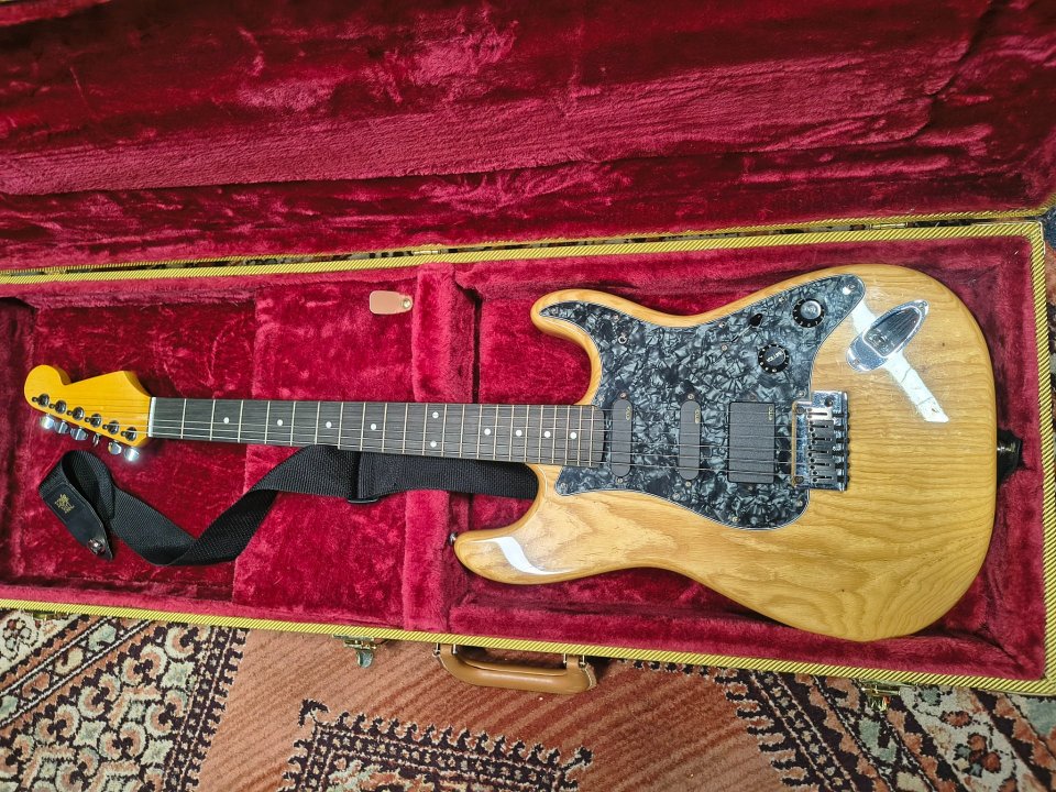 Stratocaster con EMG y Dean Explorer Dave Mustaine Signature Zero de segunda mano · Foto 10 de 10 · Gipuzkoa · 490 €