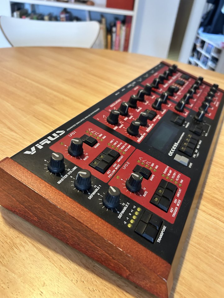 Access Virus – sintetizador profesional: En perfecto estado