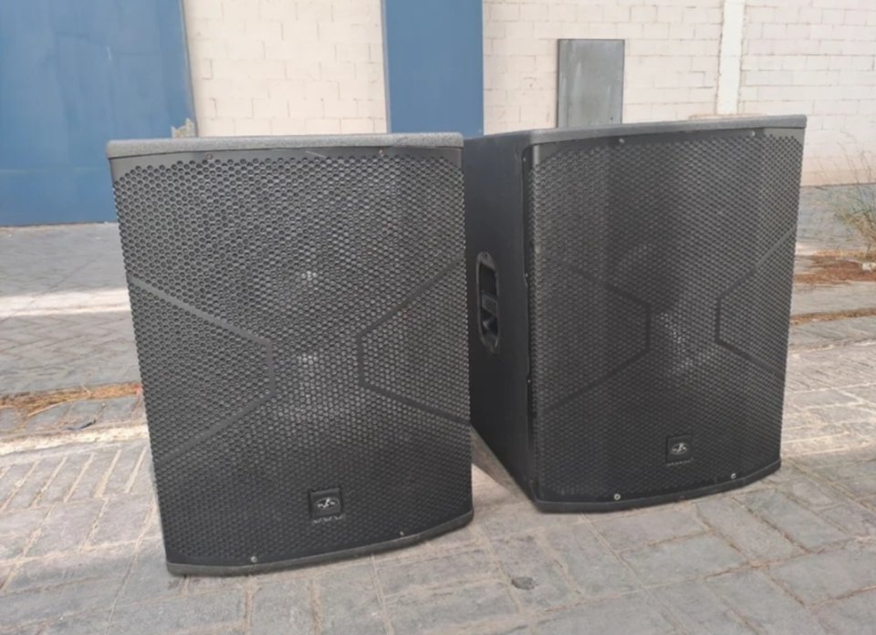 Dos Subgraves Das Vantec 18a Autoamplificados Con Fundas Incluidas