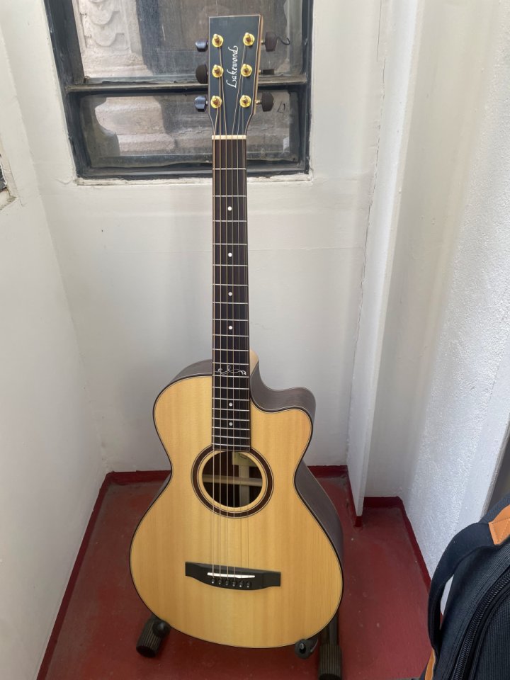 o cambio Acustica Lakewood Custom tamaño Concert OO Parlor