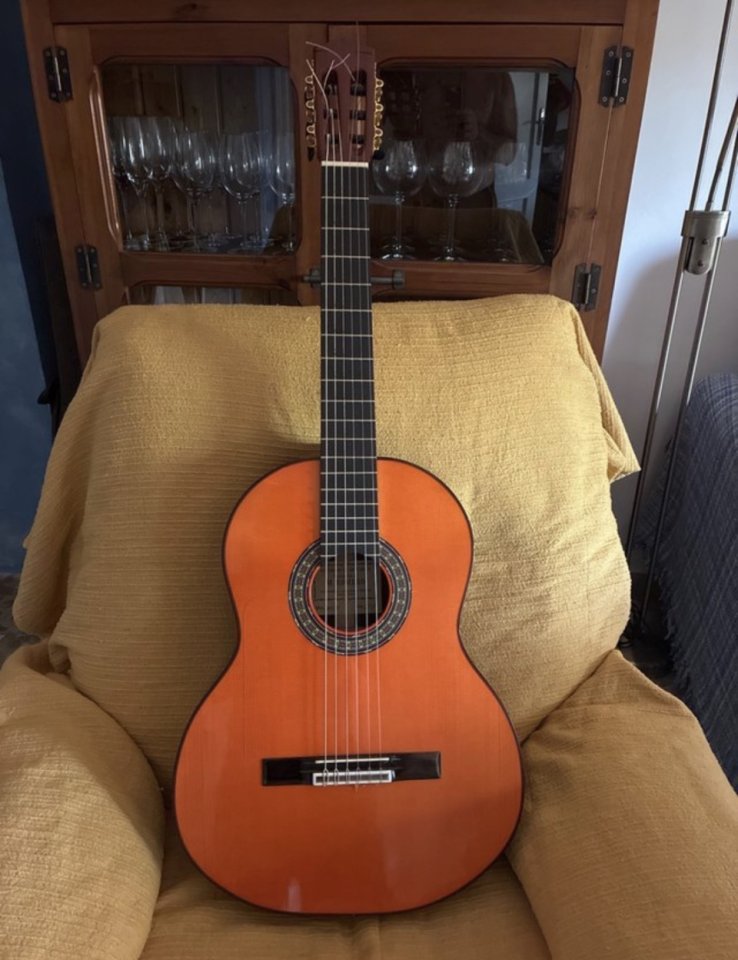 Guitarra flamenca M Romero de segunda mano · Foto 1 de 9 · Sevilla · 1200 €