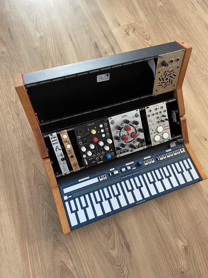 Frap Tools _UNO Case  (Caja Eurorack Modular con su bolsa de transporte) de segunda mano · Foto 1 de 4 · Barcelona · 700 €