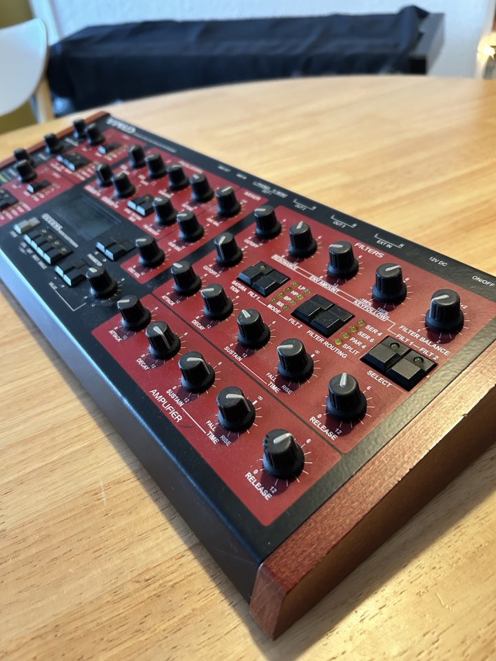 Access Virus – sintetizador profesional: En perfecto estado