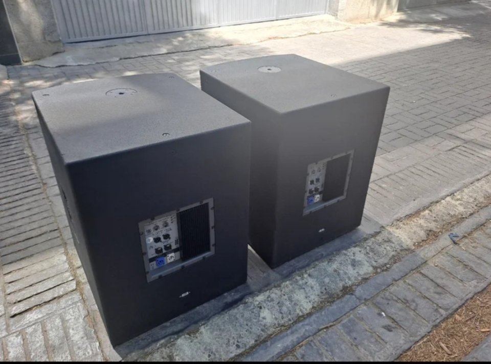 Dos Subgraves Das Vantec 18a Autoamplificados Con Fundas Incluidas