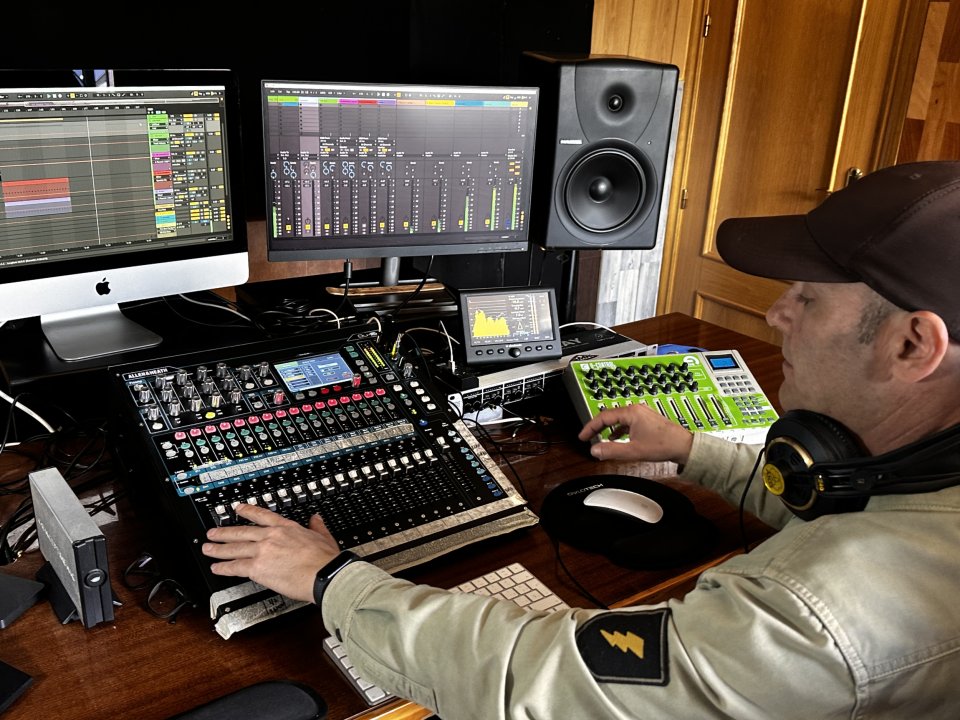 cursos de producción musical y Dj de segunda mano · Foto 2 de 5 · Granada