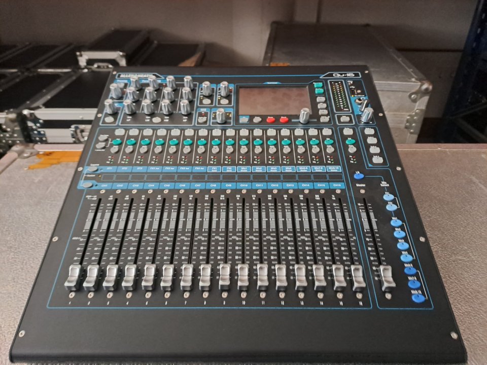 Mesa Digital Allen & Heath Qu 16 Con Tres Usos.