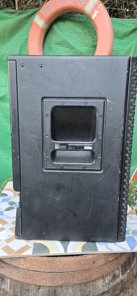 Meyer sound UPA-1P PAREJA de segunda mano · Foto 2 de 3 · Madrid · 2500 €