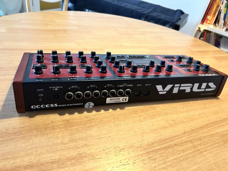 Access Virus – sintetizador profesional: En perfecto estado