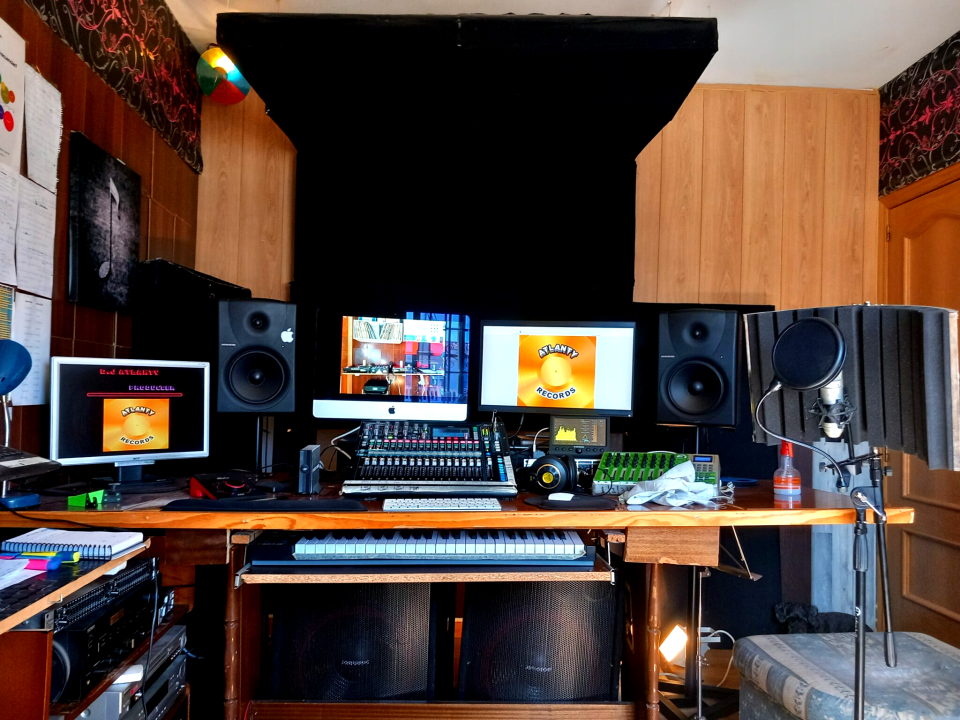cursos de producción musical y Dj de segunda mano · Foto 4 de 5 · Granada