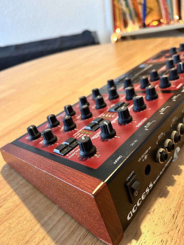 Access Virus – sintetizador profesional: En perfecto estado