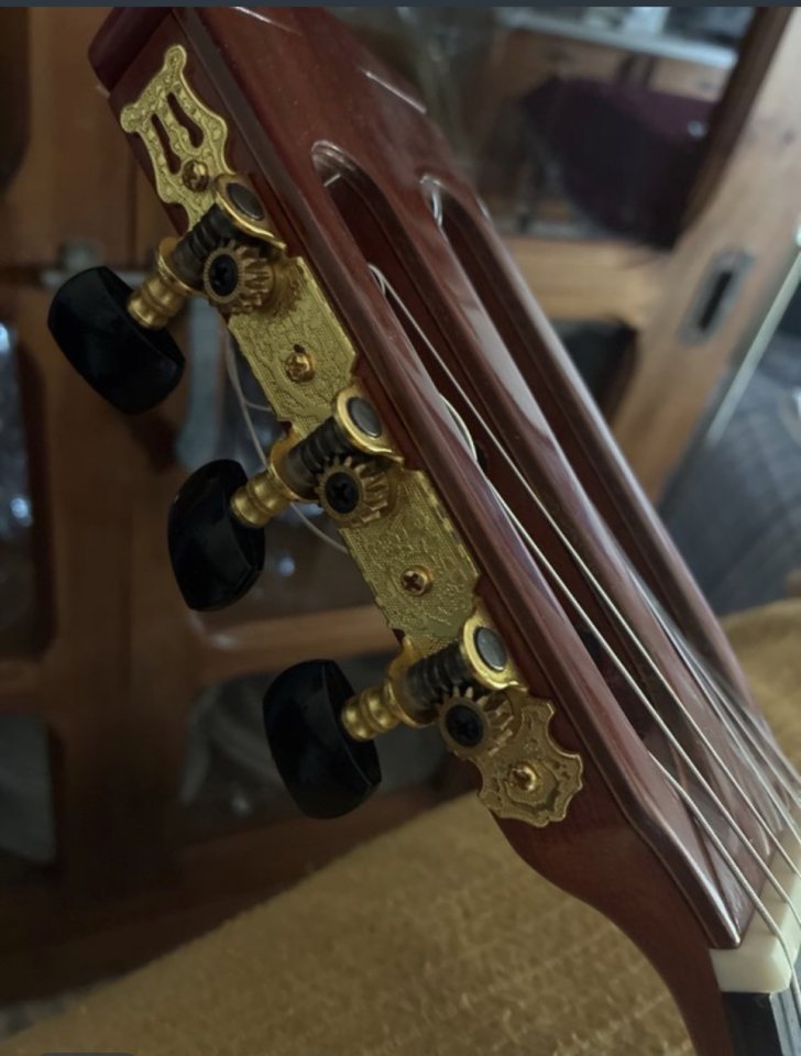 Guitarra flamenca M Romero de segunda mano · Foto 5 de 9 · Sevilla · 1200 €