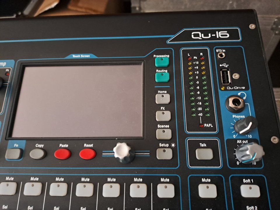 Mesa Digital Allen & Heath Qu 16 Con Tres Usos.