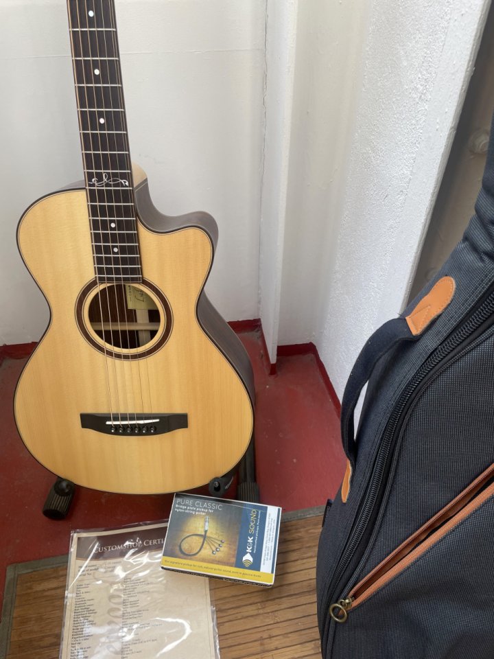 o cambio Acustica Lakewood Custom tamaño Concert OO Parlor