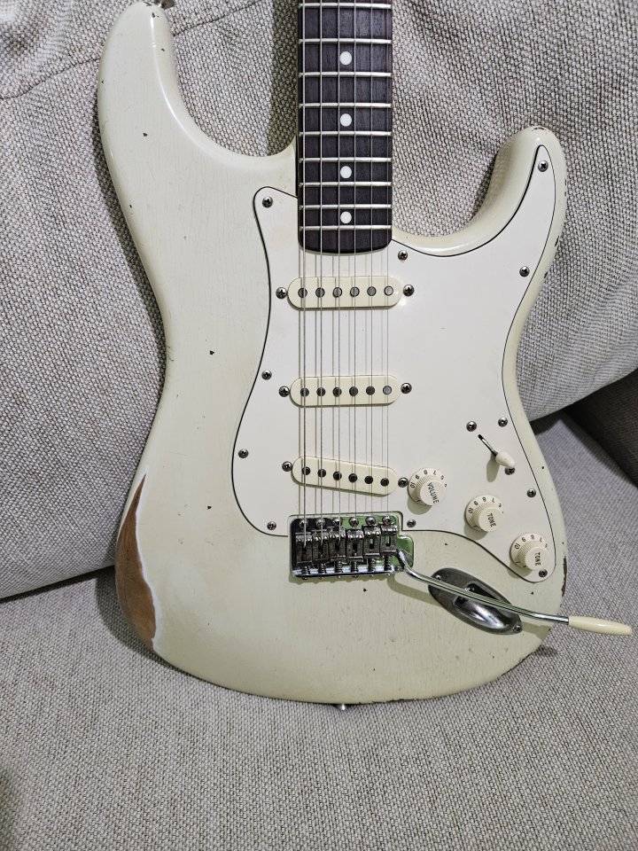 Statocaster cuerpo nitro relic Fender , mastil Göldo , hardware Fender