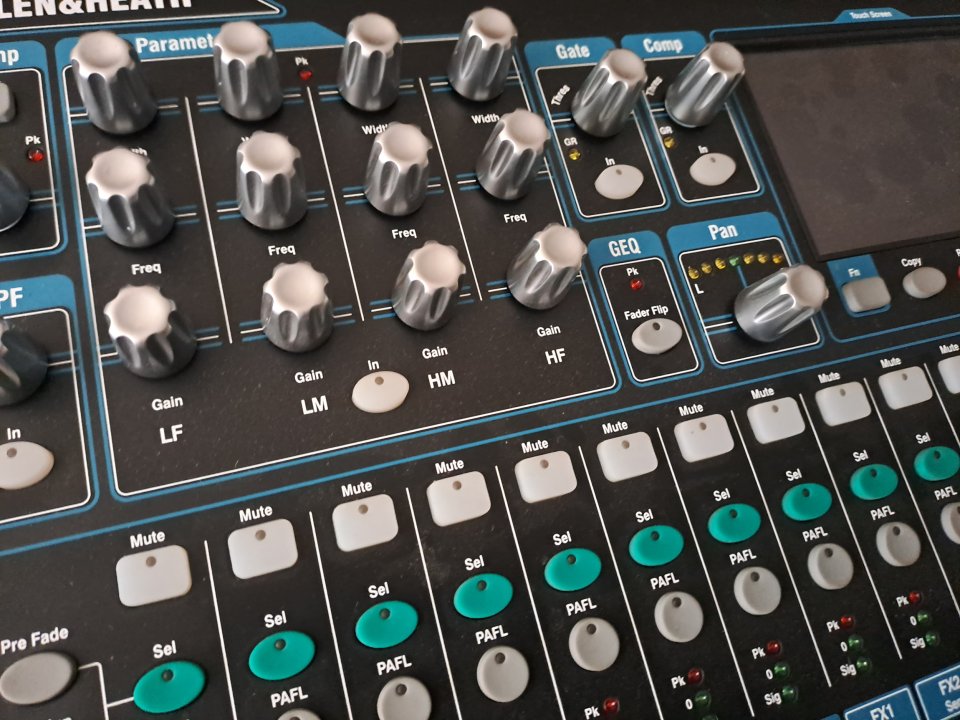 Mesa Digital Allen & Heath Qu 16 Con Tres Usos.