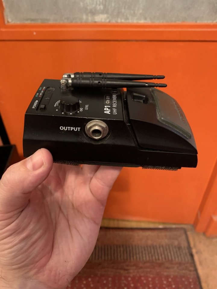 Samson Airline AP1 sistema inalámbrico "stompbox" con micrófono modelo AG1