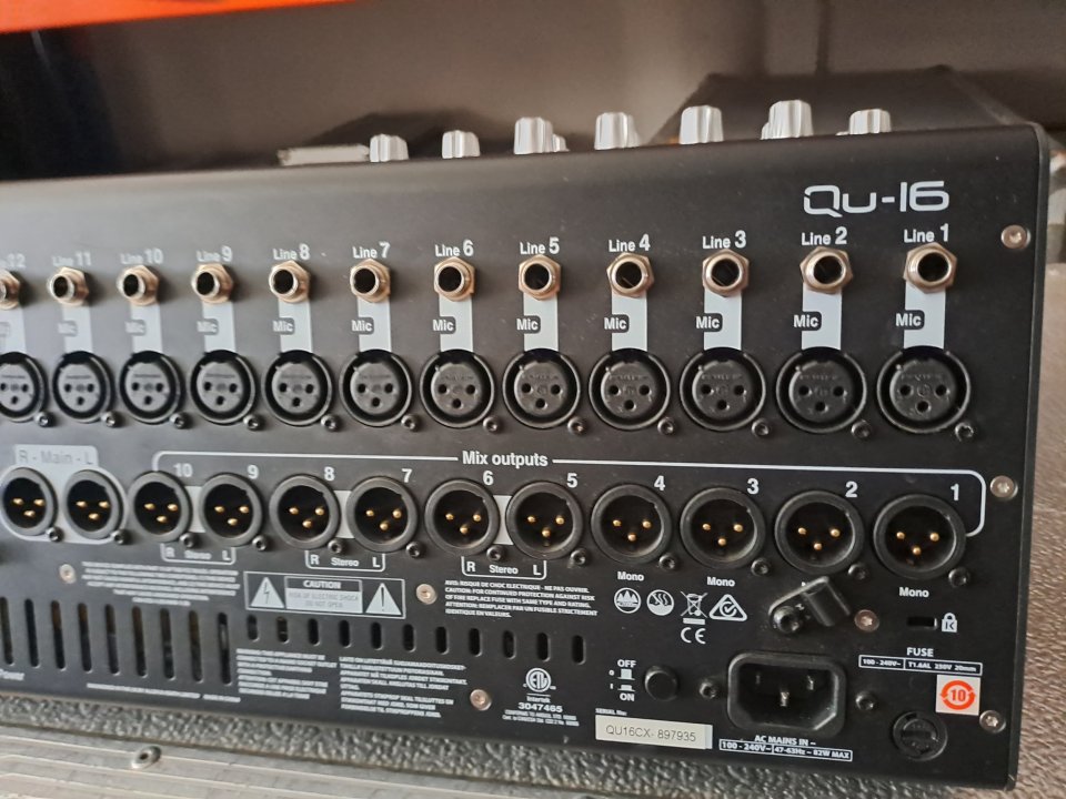 Mesa Digital Allen & Heath Qu 16 Con Tres Usos.