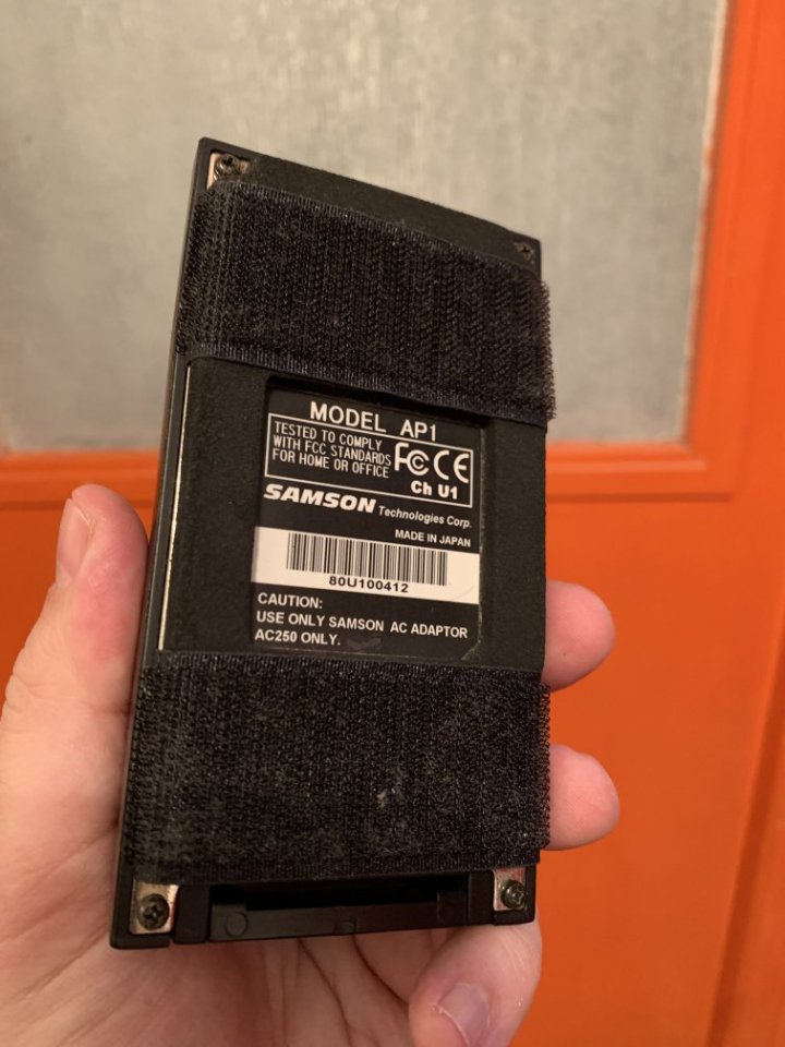 Samson Airline AP1 sistema inalámbrico "stompbox" con micrófono modelo AG1