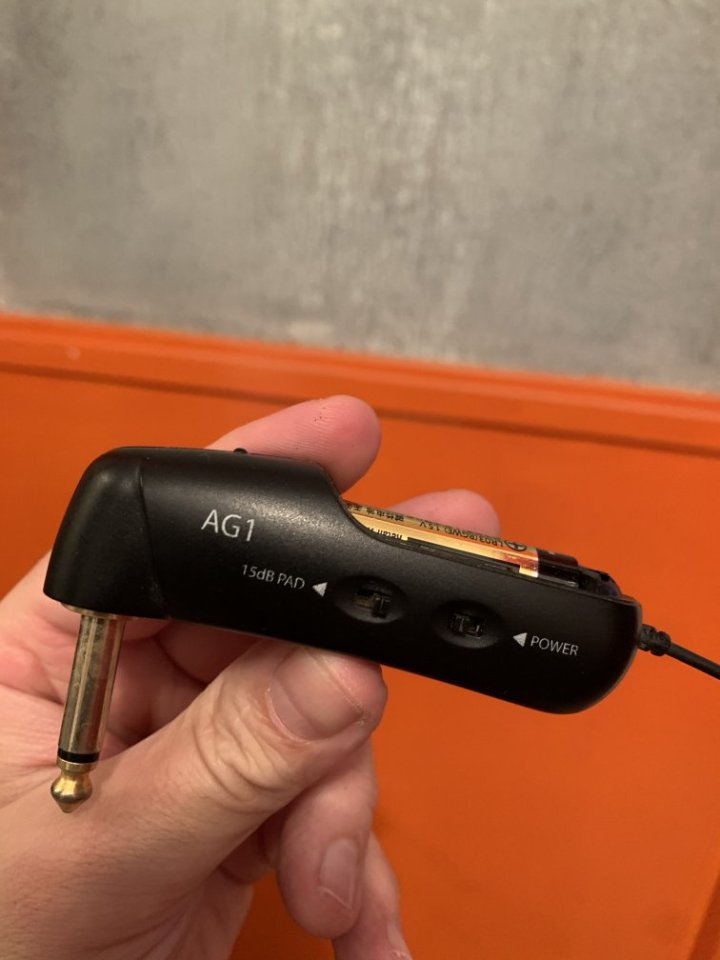 Samson Airline AP1 sistema inalámbrico "stompbox" con micrófono modelo AG1