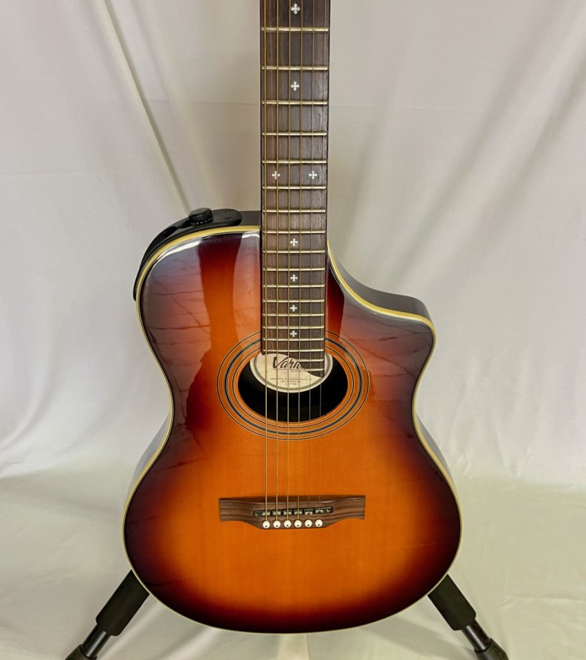 Line 6 Variax Acoustic 700 - Sunburst de segunda mano · Foto 1 de 10 · Barcelona · 800 €