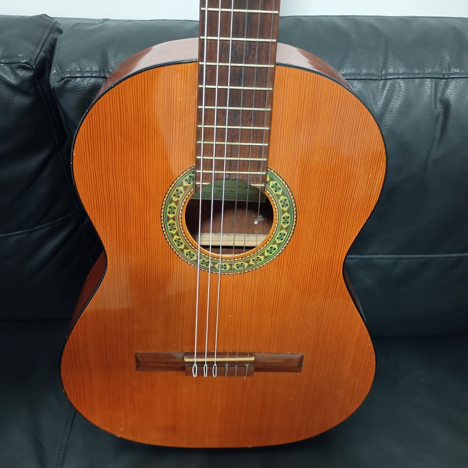 Guitarra Artesana Azahar de segunda mano · Foto 3 de 8 · Málaga · 100 €