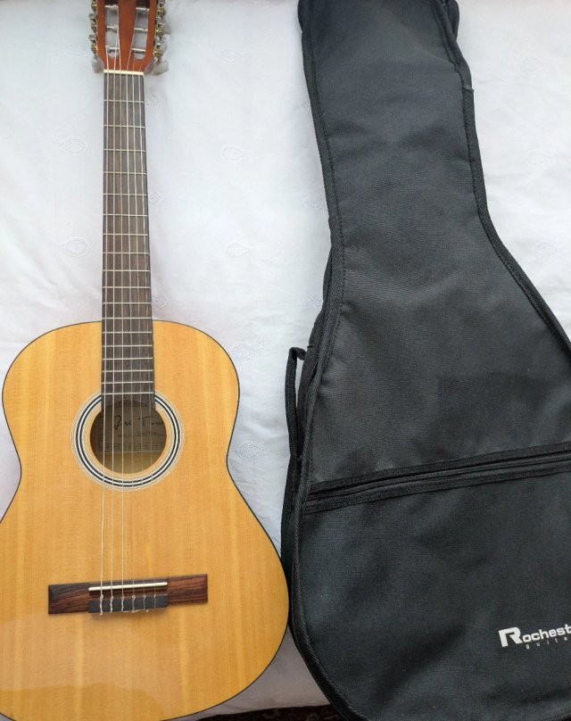 Guitarra Clásica Jose Torres Cadete NL + Funda Rochester de segunda mano · Foto 1 de 3 · Madrid · 150 €
