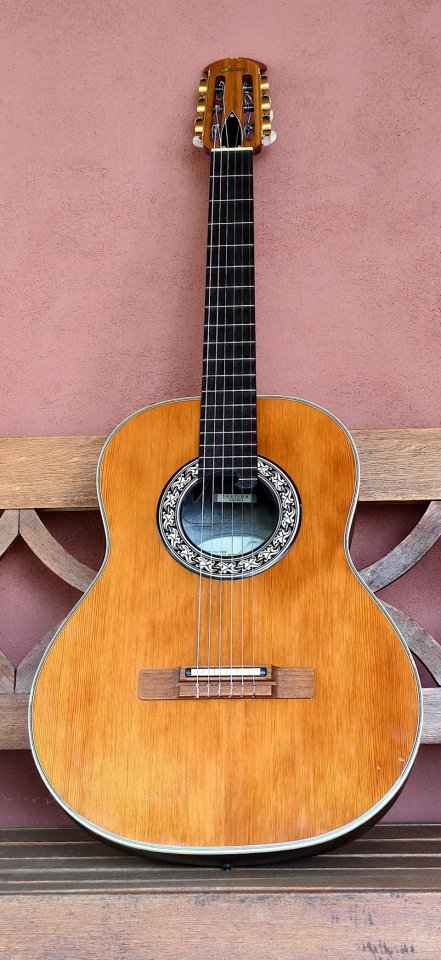 Guitarra Ovation Classic 1613 (USA) de segunda mano · Foto 1 de 10 · Madrid · 950 €