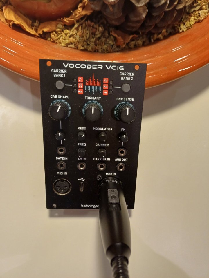 Behringer Vocoder VC16 + Micro