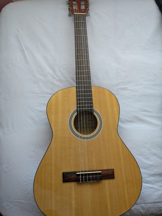 Guitarra Clásica Jose Torres Cadete NL + Funda Rochester de segunda mano · Foto 2 de 3 · Madrid · 150 €