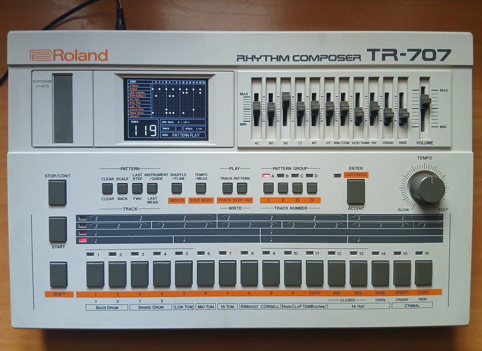 Roland Tr-707, TFT + Rom HKA + Cymbals HKA de segunda mano · Illes Balears · 1350 €