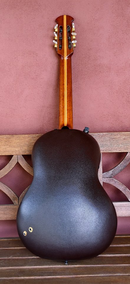 Guitarra Ovation Classic 1613 (USA) de segunda mano · Foto 2 de 10 · Madrid · 950 €