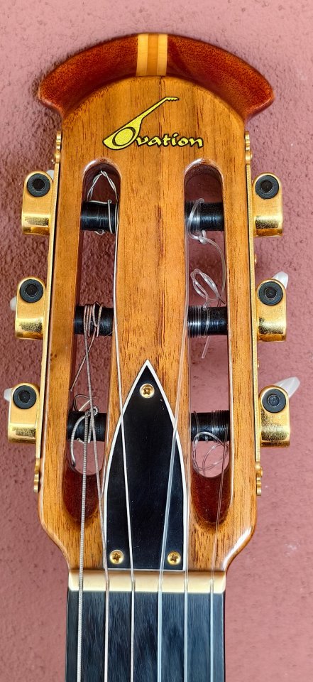 Guitarra Ovation Classic 1613 (USA) de segunda mano · Foto 3 de 10 · Madrid · 950 €