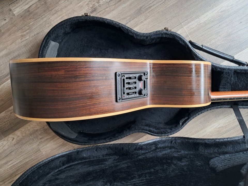 ALHAMBRA J3 Con Fishman PREFIX STEREO BLEND (2000) de segunda mano · Foto 8 de 10 · Madrid · 370 €