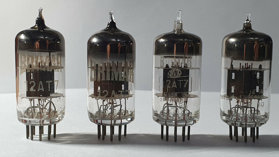 Válvulas previo NOS Brimar ECC81 / 12AT7 Black Plates