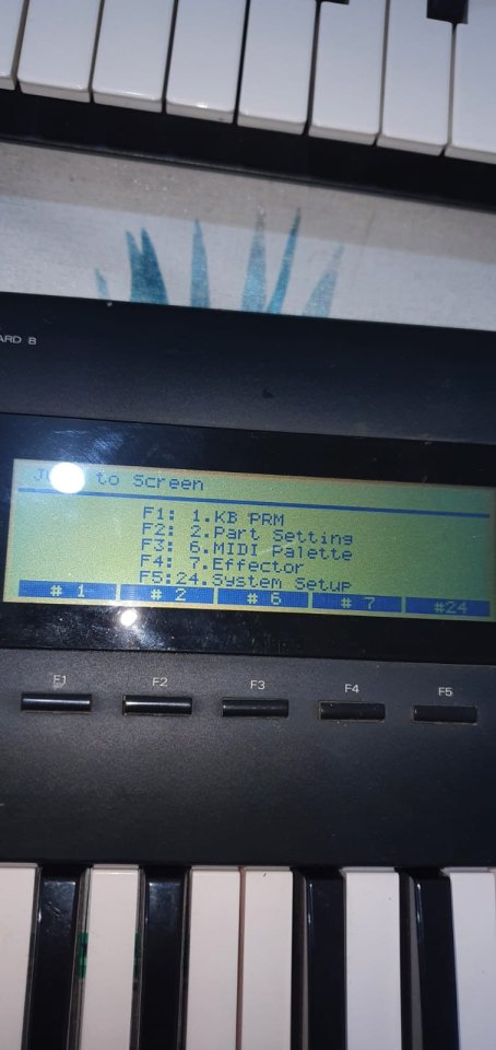 Dos sintetizadores Roland D-70