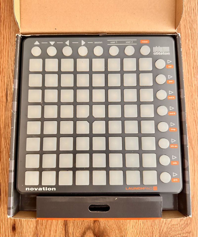 LAUNCHPAD S de segunda mano · Foto 5 de 5 · Madrid · 35 €