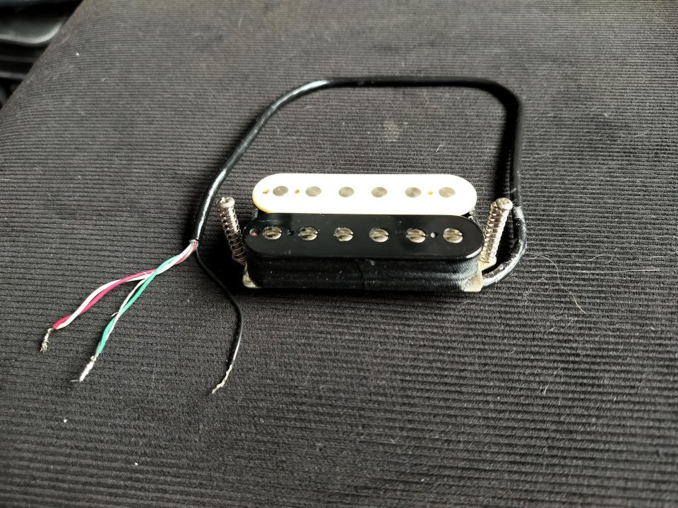Pastilla Suhr SSV+ Zebra Bridge 4 hilos de segunda mano · Foto 1 de 3 · Valladolid · 110 €