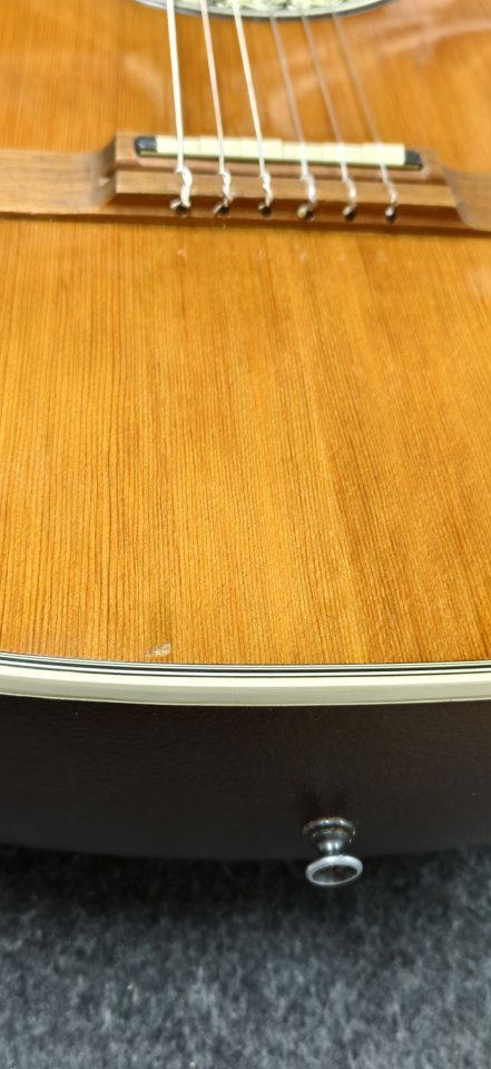 Guitarra Ovation Classic 1613 (USA) de segunda mano · Foto 8 de 10 · Madrid · 950 €