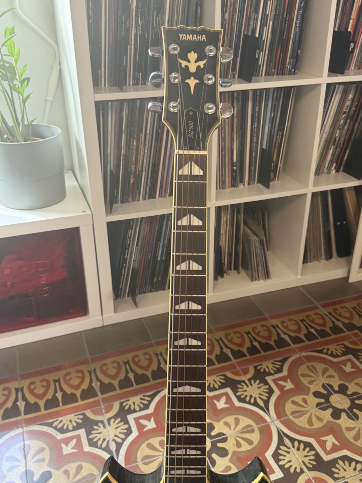 Guitarra Yamaha SG 500 (1979-1980)