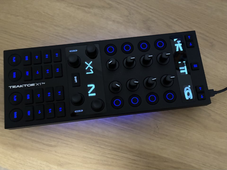 Traktor X1 MK3 + Accesorios de segunda mano · Foto 2 de 4 · Albacete · 225 €