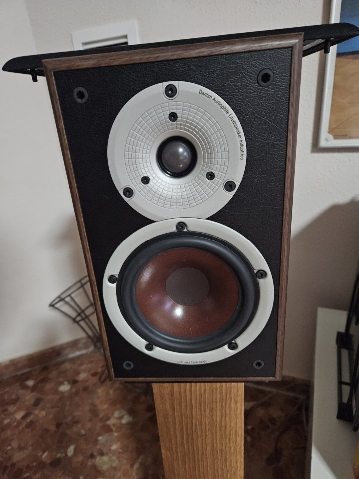 PAR de Monitores hifi de calidad Dali spektor 2 de segunda mano · Valencia · 180 €