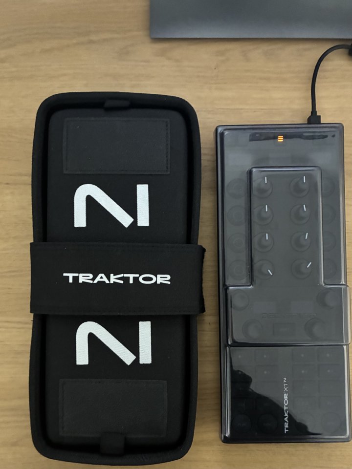 Traktor X1 MK3 + Accesorios de segunda mano · Foto 4 de 4 · Albacete · 225 €
