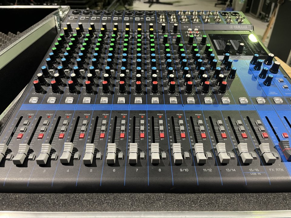 Mesa de Mezcla Yamaha MG16XU