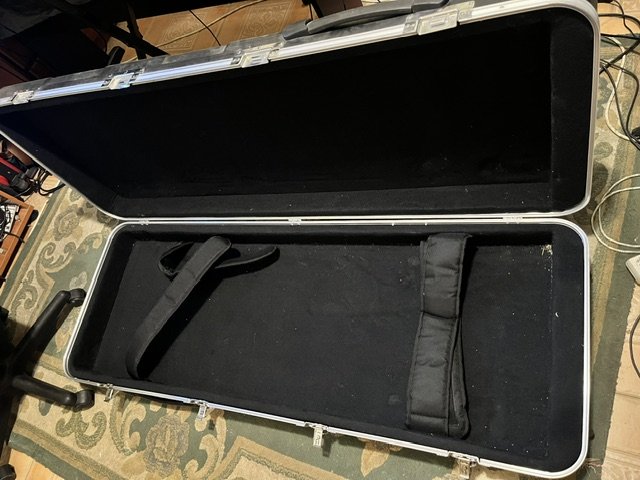 Nord Electro 6D 73 +Funda Cubre polvo Nord + Flightcase Duro 76 marca GATOR de segunda mano · Foto 9 de 10 · Madrid · 1700 €