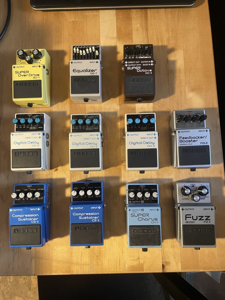 Pedales BOSS surtidos