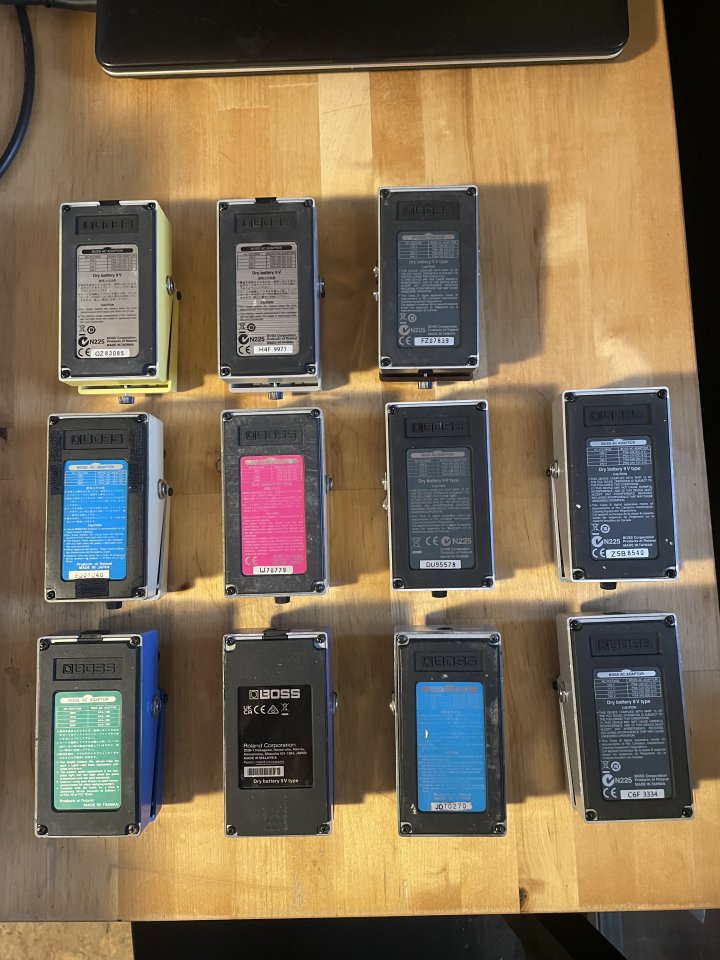 Pedales BOSS surtidos