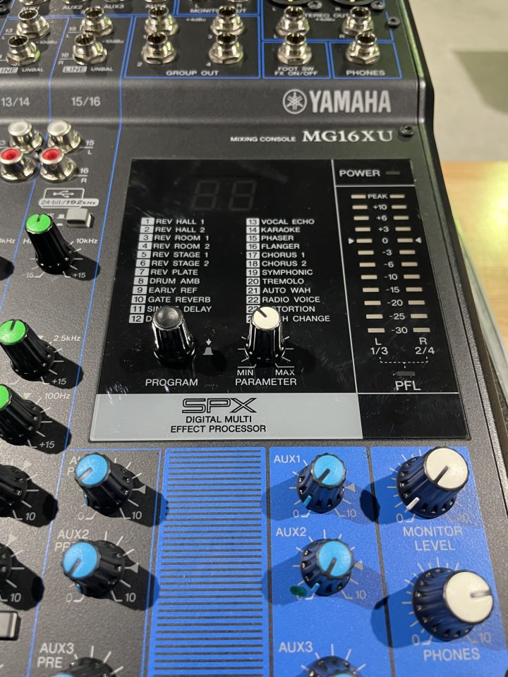 Mesa de Mezcla Yamaha MG16XU