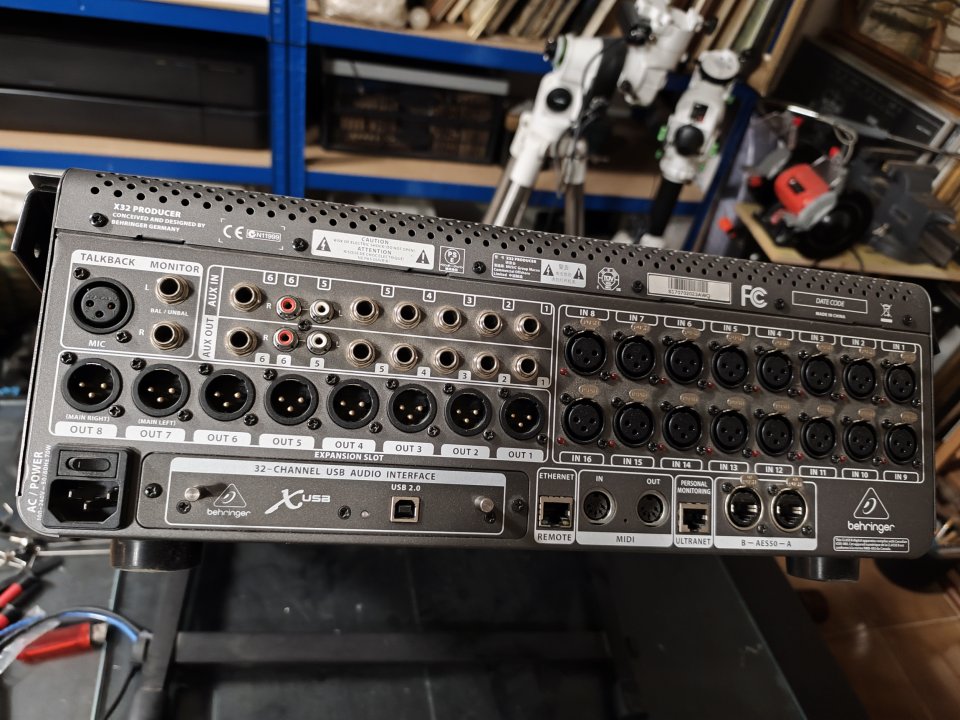 Mesa Digital Behringer X32 Producer + Soporte de segunda mano · Foto 2 de 2 · Barcelona · 1170 €